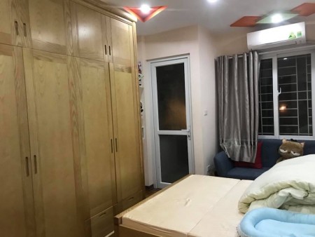 Bán gấp nhà Mặt ngõ Thụy Khuê giá 3.2 tỷ, 27mx5 tầng, MT 5m.
