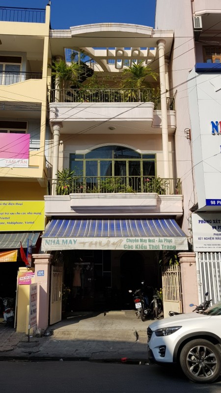 Bán nhà mặt tiền đường Phương Sài khu buôn bán sầm uất.