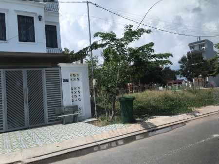 Gia đình cần tiền, bán gấp lô vị trí đẹp