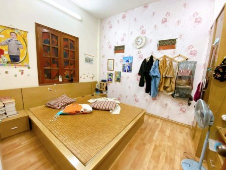 Bán nhà phố Giang Văn Minh, Ba Đình 30m2, 2 ngủ, nhà đẹp ở ngay, cách phố vài nhà, 2.6 tỷ