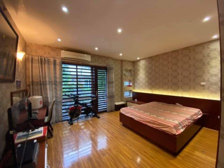 Bán gấp biệt thự sân vườn tại Linh Đàm, Hoàng Mai 230m2 3.5 tầng thiết kế sang trọng giá covid