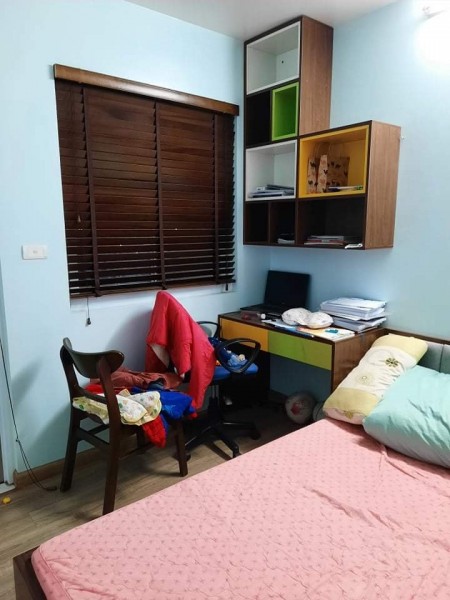 Bán căn hộ tòa CT2 Yên Nghĩa 121m2 giá 1,9 tỷ, 4PN, 3WC, 3 lô gia. Liên hệ: 0374393926