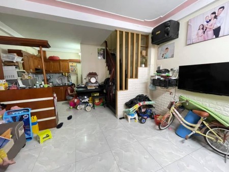 Bán Nhà Tân Triều, Thanh Trì, Gần Phố, Ngõ Thông, DT 40m2, MT 5m, Kinh Doanh. Chỉ 2.5 Tỷ.