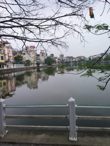 Mặt phố view hồ dân trí cao, kinh doanh vô địch phố Long Biên, dtsd 45m2, 4 tầng