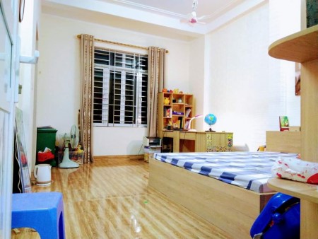 Hiếm !! Mới Coong, Lô Góc, Ngõ Thông, Ở Ngay, 35m2, 5 Tầng, Giá Nhỉnh 3 tỷ.