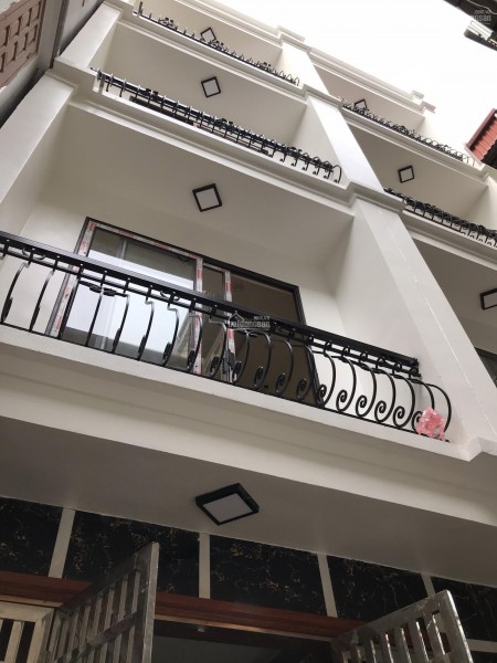 Cần bán gấp nhà Vĩnh Tuy, ngõ thoáng, gần Time City, giao thông thuận lợi, 3 tỷ