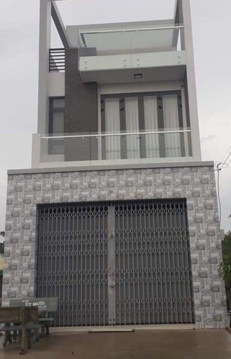 Ông anh đi nước ngoài. Cần bán căn nhà riêng sổ riêng.