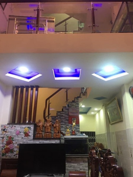 Ngộp Bank bán gấp nhà Lạc Long Quân Tân bình 50m2 giá chỉ 5 tỷ 95 TL