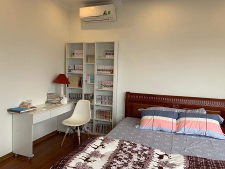 Cho thuê căn hộ chung cư Học Viện Quốc Phòng. 3 PN.2VS. 136m2. Đầy đủ nội thất.