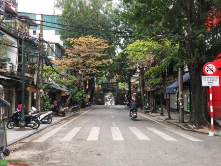 Cần bán nhà mặt phố đội cấn, Ba Đình 50m2, 5 tầng, 16 tỷ.