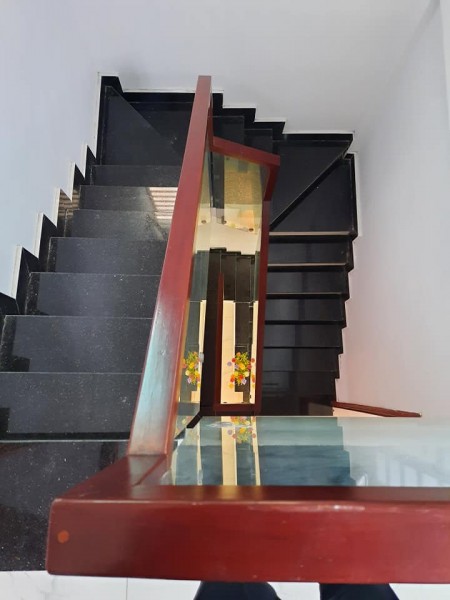 Siêu Phẩm Hiếm bán nhà ngõ trạm hoàn kiếm dt 100m2 3 tầng mt 4.2 giá chỉ 48 tỷ