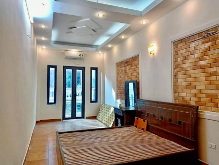 Bán nhà Nguyễn Đình Hoàn Lô Góc 2 mặt thoáng giá 4.2 tỷ