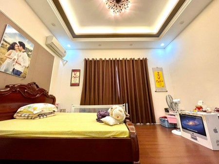 Bán nhà mặt phố Thái Hà, mặt tiền 5m, 2 mặt thoáng, kinh doanh đắc địa - 17 tỷ