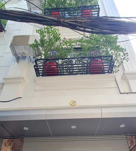 Tôi cần bán nhà ở Thạch Bàn, 4 tầng mới, 50m2 có gara oto giá 4.7 tỷ.