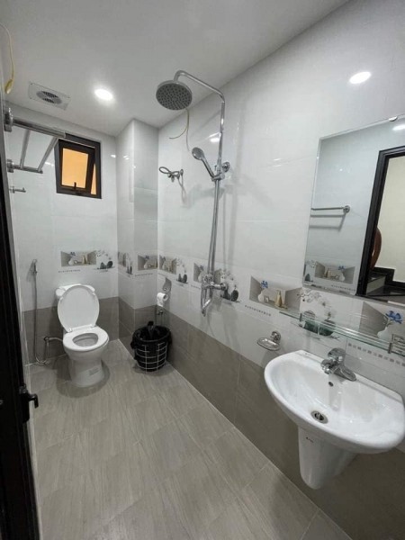 Quận Nam Từ Liêm, Gia đình cần (bán Gấp) nhà Nguyễn Hoàng DT 40m2 x 5T, nhà đẹp ở luôn. Giá 4,5 tỷ