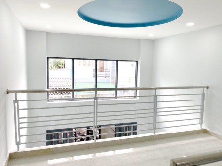 Nhà vị trí đẹp hẻm 5m 184 Âu Dương Lân F3 Q8