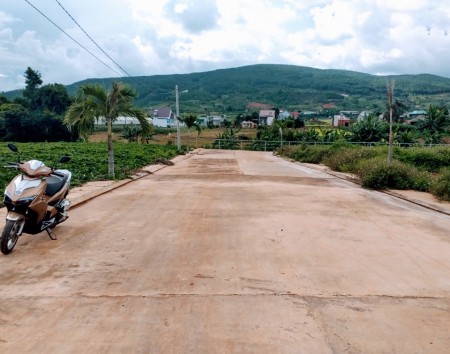 BÁN LÔ ĐẤT 890 M2 ĐƯỜNG 8M, 700 TRIỆU, MÊ LINH, ĐÀ LẠT