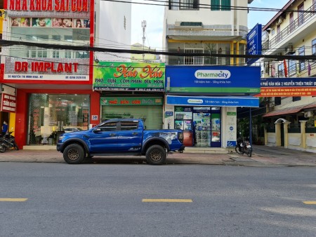Bán nhà mặt tiền đường Nguyễn Thị Minh Khai gần biển.