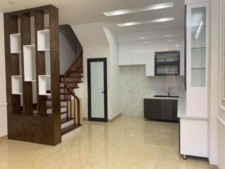 Nhà Cầu Giấy Mới 5 tầng 55m2, mặt tiền 4m, giá 4.75 tỷ