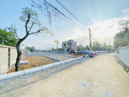 Bán mảnh đất tại xã Đồng Trúc có đường nhựa trước nhà rộng 5 m. Ngay đường liên xã 419 đi vào 300m