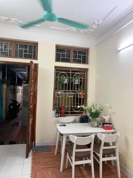 BÁN CỰC GẤP NHÀ NGÕ 279 ĐỘI CẤN, 39m2, 3 tầng GIÁ CHÀO 2,6 tỷ
