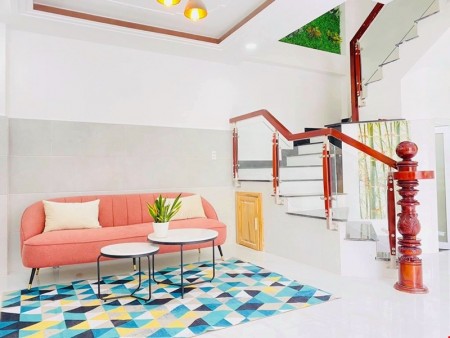 Bán nhà gần Khu Công Nghệ Cao, 20m2 chỉ 1 tỷ 800 giá rẻ bất ngờ