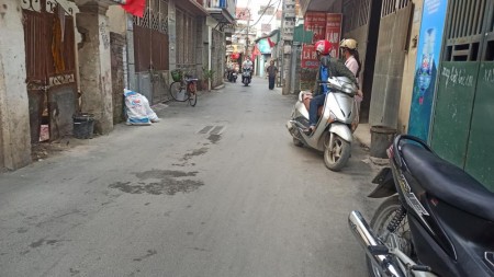 Bán đất tặng nhà 43m2, mt 3.8m, giá 1.9 tỷ, liên hệ chính chủ
