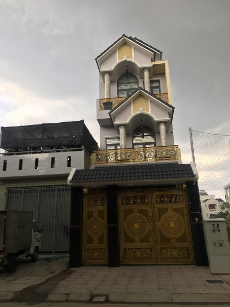 Mặt tiền đ.Nguyễn Gia Trí (D2) -- kd tấp nập