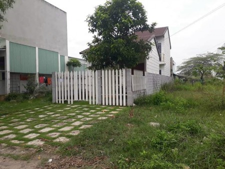 Cần tiền bán gấp căn nhà phố nằm ngay KCN Hải Sơn Tân Đức 125m2 giá chỉ 2.9 tỷ