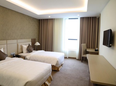 Bán gấp khách sạn 24 phòng đường Phan Chu Trinh, Cách biển chỉ 200m
