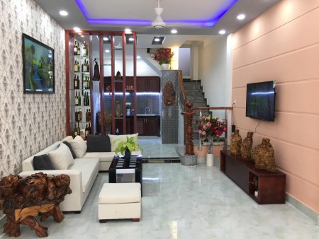 Cần tiền bán gấp nhà MT Lạc Long Quân, P.11 Q.11.