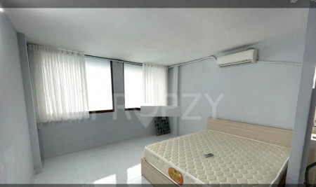Cho thuê nhà nguyên căn hẻm 1 xẹt Cao Thắng P12 Q10 Đầy đủ nội thất Nhà cách hẻm xe hơi 2 căn nhà