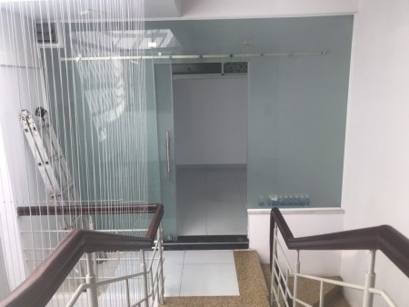 Nhà cho thuê MT Hoa Lan Phú Nhuận 4x18m nhà thiết kế lệch tầng có 6 phòng thích hợp làm Văn phòng công ty