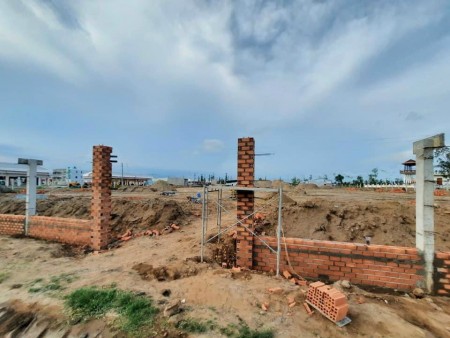 Đất nền mặt tiền chơ liền kề trường học