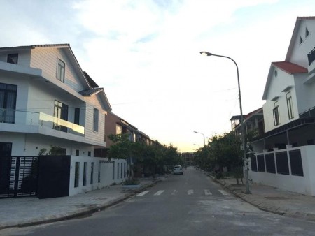 Bán Nhà 2 Tầng (Thiết Kế Lên Được 3 Tầng) Mái Bằng Khu C Huế Green City
