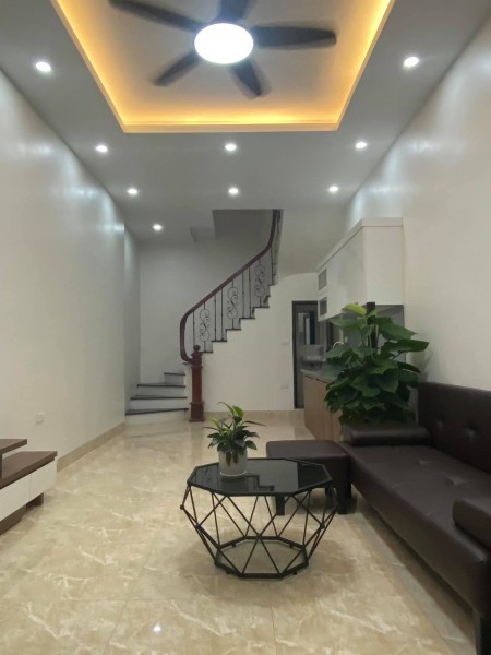 Dưới 2 tỷ có ngay nhà 30m 4 tầng nhà mới SĐCC tại Lĩnh Nam