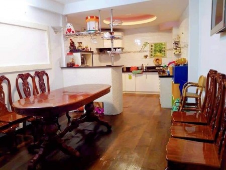 XE HƠI ĐẬU CỬA nhà nhỏ mới xây HUỲNH VĂN BÁNH dọn vào ở ngay