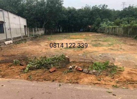 Bán lô đất gần chợ gần trường học , đất có sổ sẵn, giá rẻ