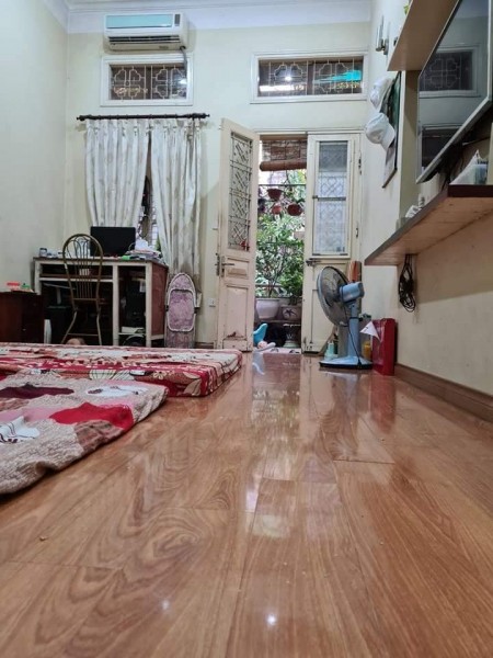 Cạnh chợ Mơ Bạch Mai 2,65 tỉ 50m2 MT 13m lô góc 2 thoáng