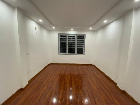 Hoàng Đạo Thành sổ đỏ 32 m2, 5 tầng, mặt tiền 3.3 m giá thương lượng 4.25 tỷ Thanh Xuân.