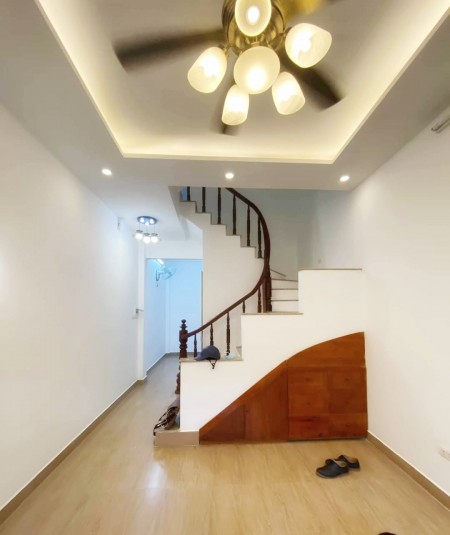 BÁN NHANH NHÀ MỚI TRUNG KÍNH HÀNG HIẾM GẦN ÔTÔ VỀ Ở LUÔN 40M2 GIÁ NHỈNH 4 TỶ