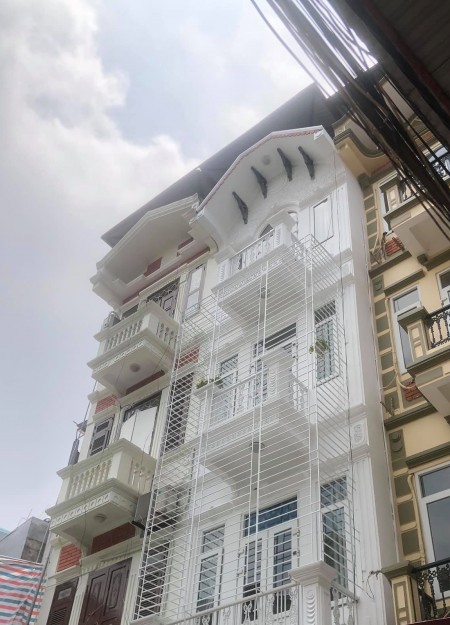 Bán nhà đẹp ở luôn 4 tầng x 43m2 ngõ 1132 đường Láng giá 5,5 tỷ. LH 0912442669