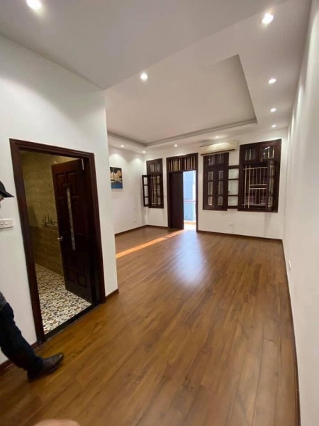BÁN BIỆT THỰ MẶT PHỐ ĐÊ LA THÀNH, ĐỐNG ĐA, KINH DOANH SẦM UẤT, DT 101M, 5 TẦNG, MT 5.1M, GIÁ 16 TỶ