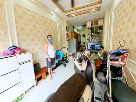 Nhà phố đường Giải Phóng, Hoàng Mai, Hà Nội, diện tích 33 m2, xây 5 tầng, giá 3,6 tỷ