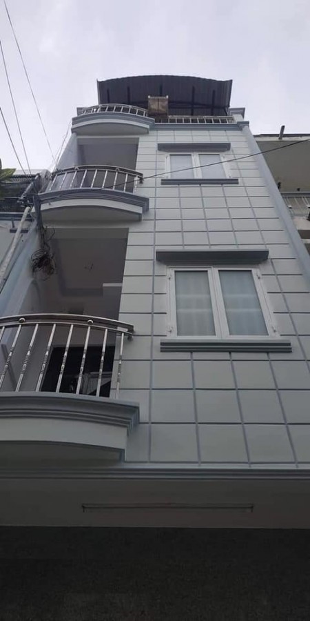 Bán nhà 4 tầng đường Hoàng Diệu Phường 8 Quận 4 giá 4,3 tỷ.