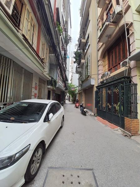 Cần Bán gấp nhà đất Thái Hà, Đống Đa. Diện tích 122-220 m2, Giá 150 triệu/m2