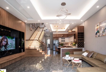 Bán nhà Ngọc Lâm 40m2 3 mặt thoáng 15m ô tô đỗ 50m Gara giá 3.09 tỷ