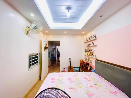 PHÂN LÔ OTO ĐỖ CỬA TẶNG TOÀN BỘ NỘI THẤT 3 MẶT THOÁNG ĐẸP NHẤT THỊ TRƯỜNG