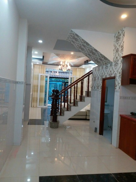 Bán nhà ngay ĐH CN Thực Phẩm 4x20m 1 lầu đúc BTCT hẻm 8m thông