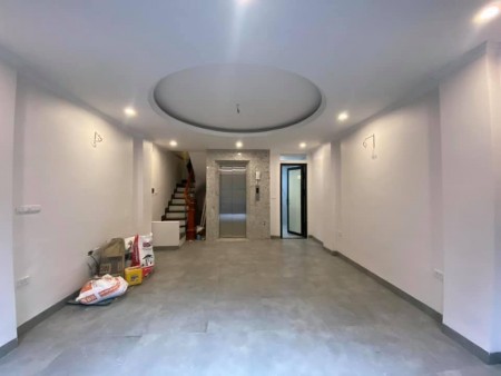 Siêu phẩm Đông Đa, 7 tầng có thang máy vỉa hè, gara ô tô, nội thất hiện đại